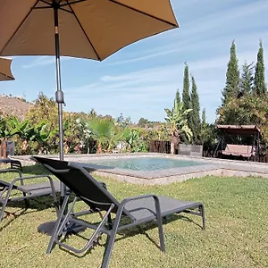 https://villa-aguacate.hotelsinnerja.org